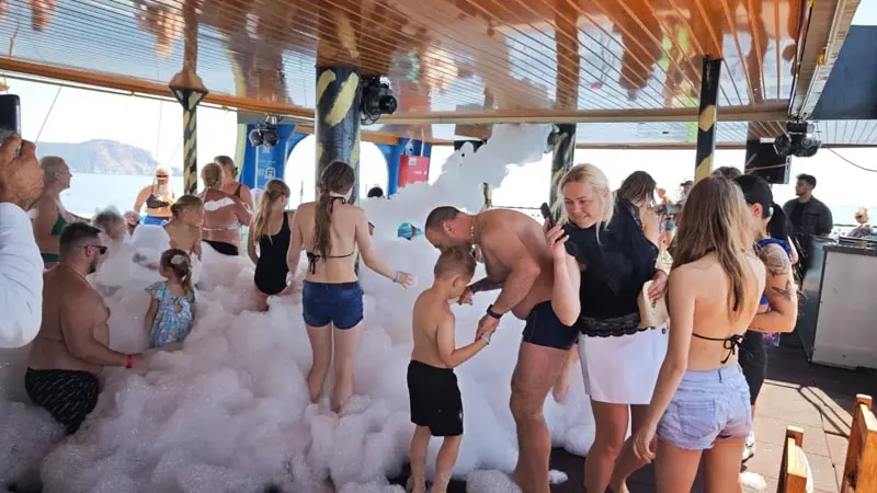 mahmutlar boat foam party