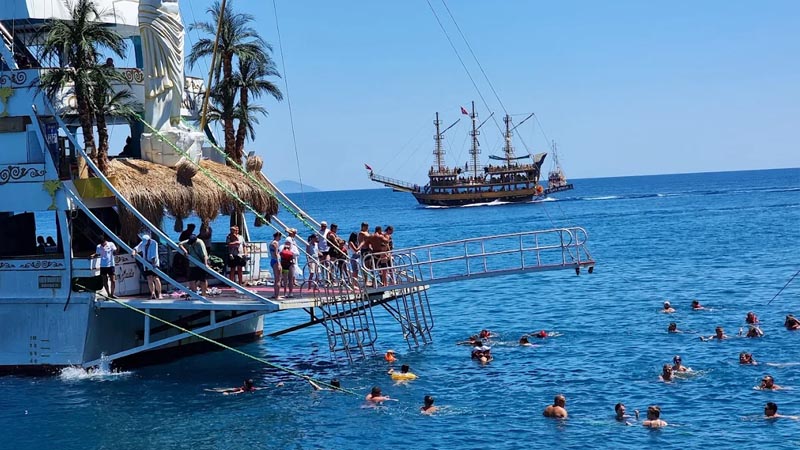 mahmutlar boats