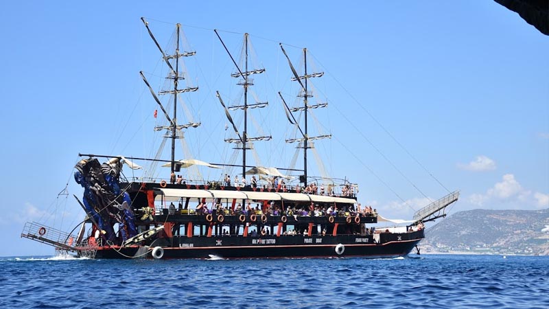 pirate boat mahmutlar