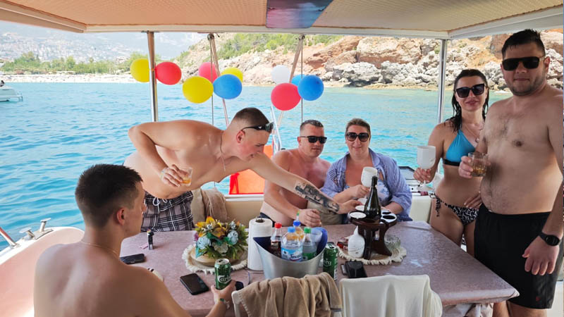 alanya private yacht celebration