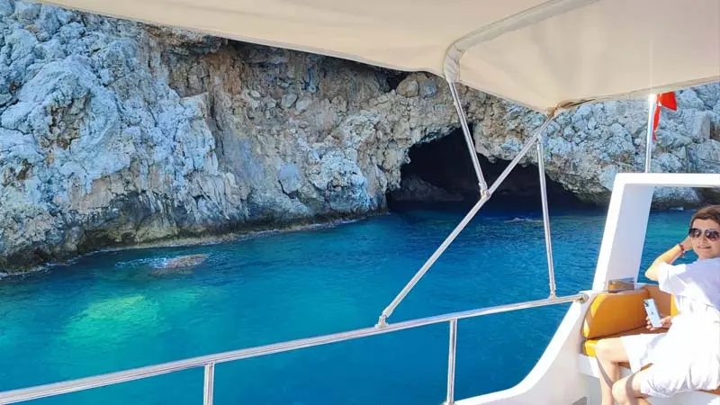 pirates-cave