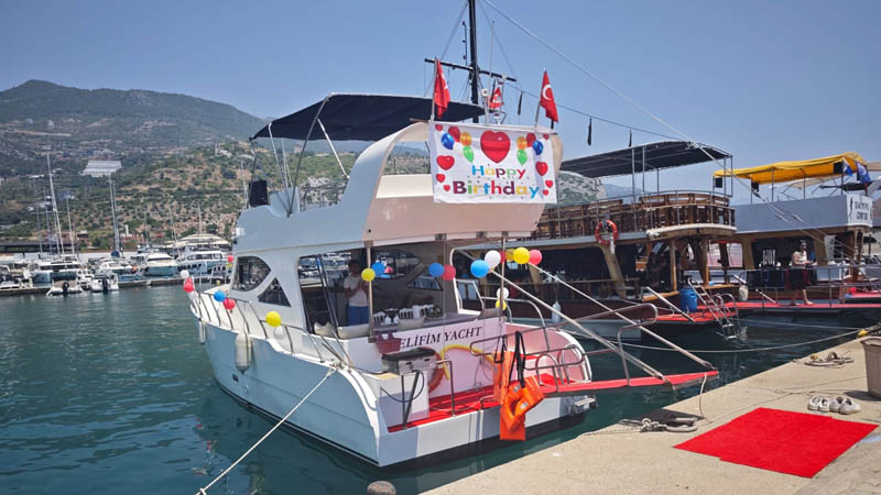 celebration on private yacht konakli