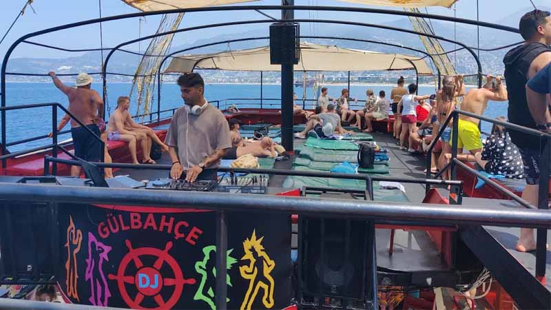 alanya pirate boat gulbahce