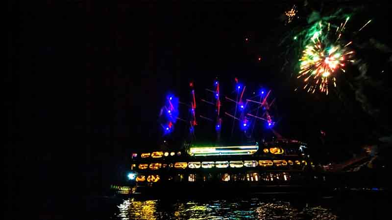 last king night boat